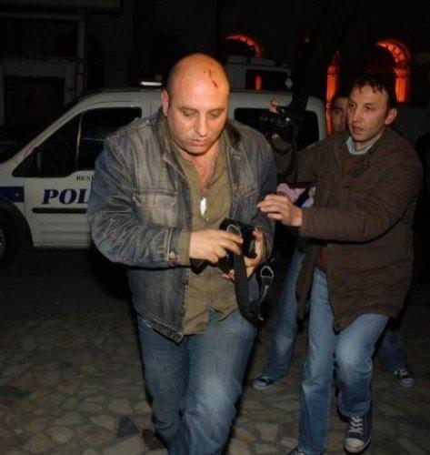 Hürriyet muhabiri Kaddafi'nin korumalarıyla kavga etti - Resim 12