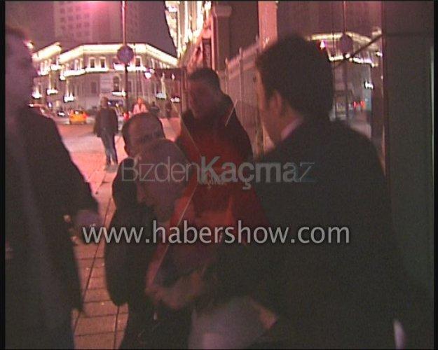 Hürriyet muhabiri Kaddafi'nin korumalarıyla kavga etti - Resim 5