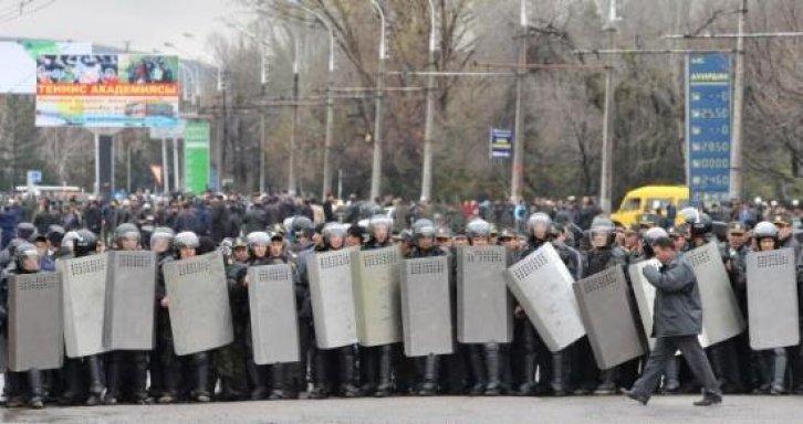 Kırgızistan'da isyan çıktı - Resim 41