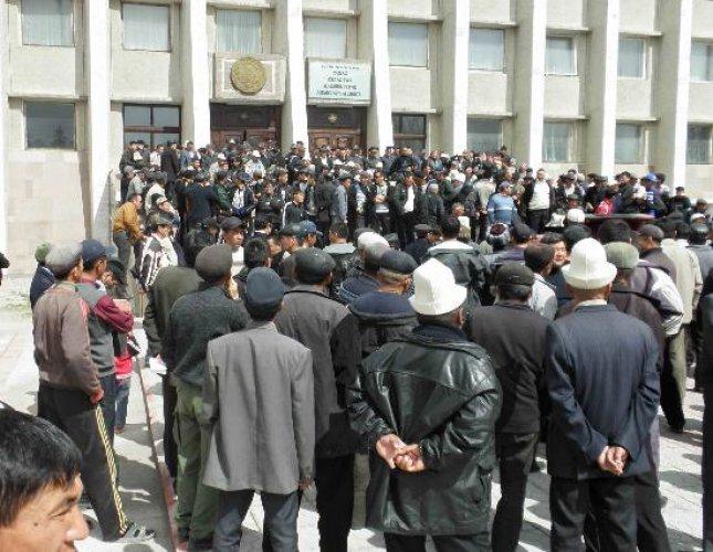Kırgızistan'da isyan çıktı - Resim 13