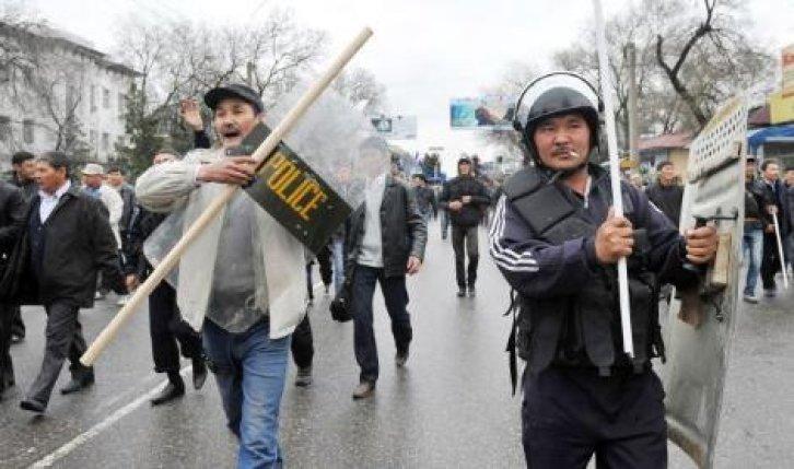 Kırgızistan'da isyan çıktı - Resim 1