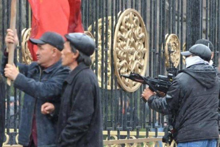 Kırgızistan'da isyan çıktı - Resim 49