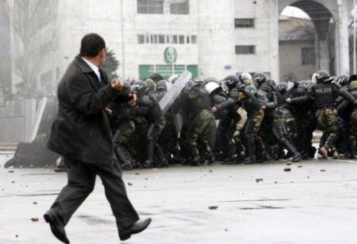 Kırgızistan'da isyan çıktı - Resim 67