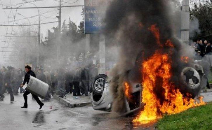 Kırgızistan'da isyan çıktı - Resim 45