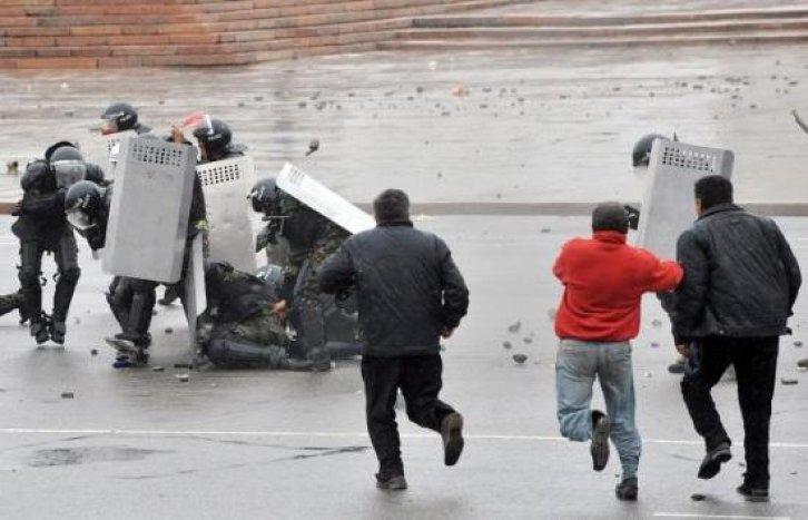 Kırgızistan'da isyan çıktı - Resim 30