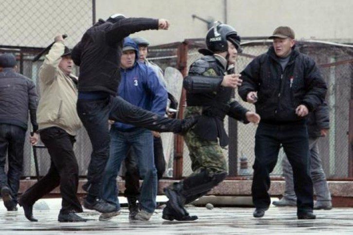 Kırgızistan'da isyan çıktı - Resim 77
