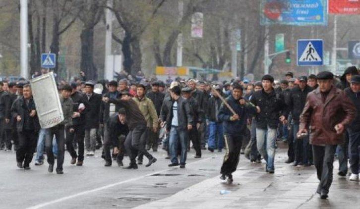 Kırgızistan'da isyan çıktı - Resim 47