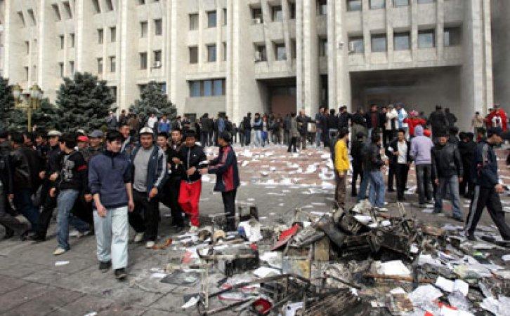 Kırgızistan'da isyan çıktı - Resim 25