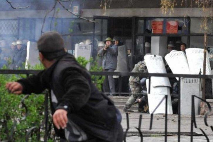 Kırgızistan'da isyan çıktı - Resim 42