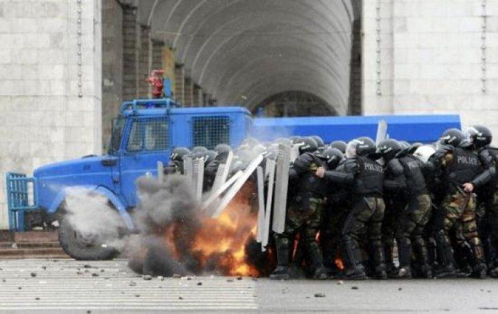 Kırgızistan'da isyan çıktı - Resim 65