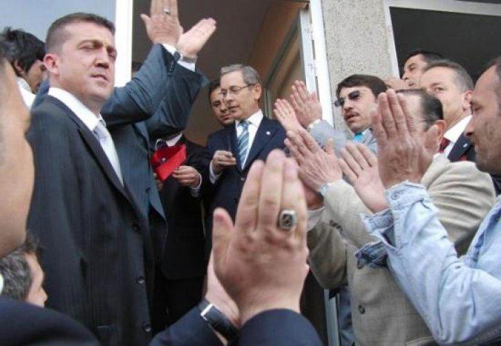 Şener'in yoluna1.5 km kırmızı halı serdiler - Resim 12