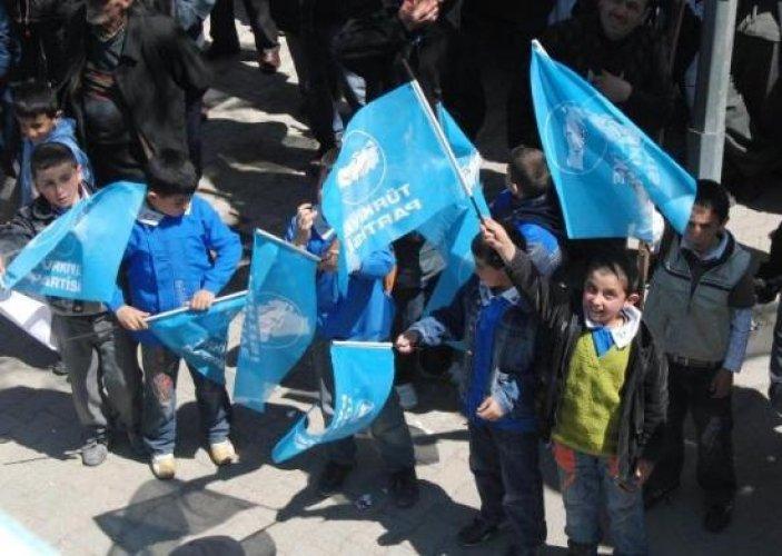 Şener'in yoluna1.5 km kırmızı halı serdiler - Resim 11