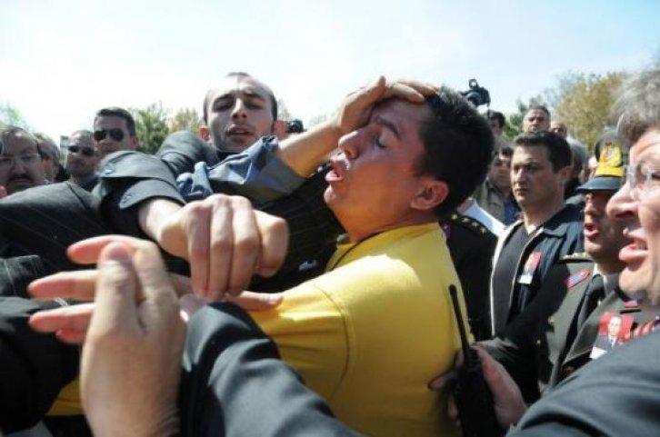Bakan Yıldız'a yumruklu saldırı - Resim 4