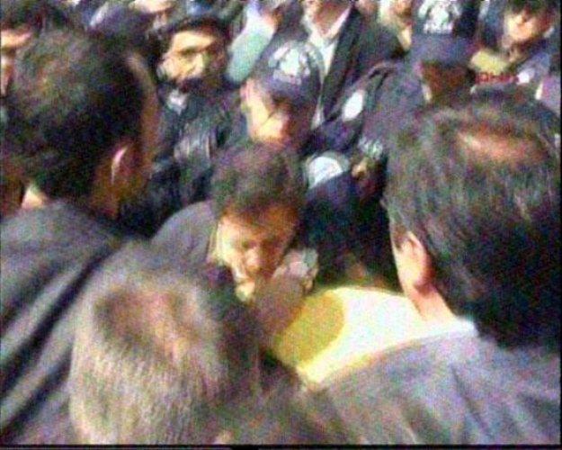 Bakan Yıldız'a yumruklu saldırı - Resim 8