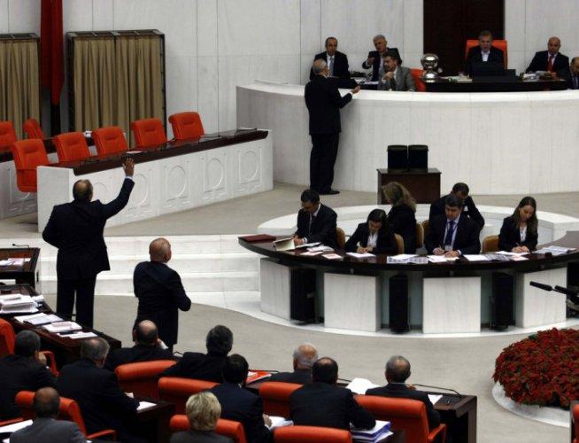 Meclis'te Anayasa görüşmesi - Resim 13