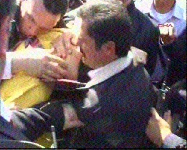 Bakan Yıldız'a yumruklu saldırı - Resim 13