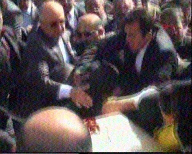 Bakan Yıldız'a yumruklu saldırı - Resim 3