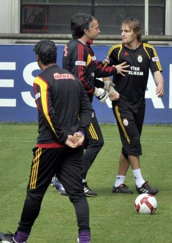 Arda Caner'in dudağını patlattı