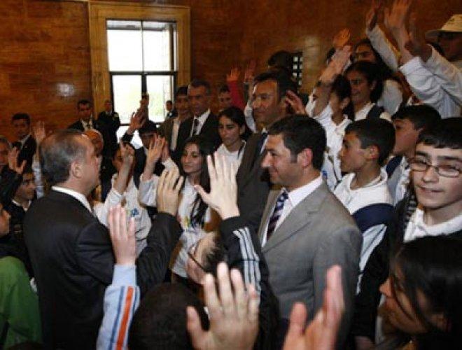 Minik öğrenciler Erdoğan'ı görünce ağladılar - Resim 3