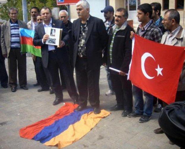 BBP'liler Ermeni bayrağını yaktılar - Resim 2