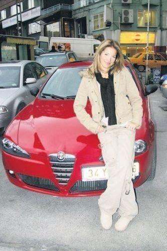 Burcu Esmersoy'dan annelik provası