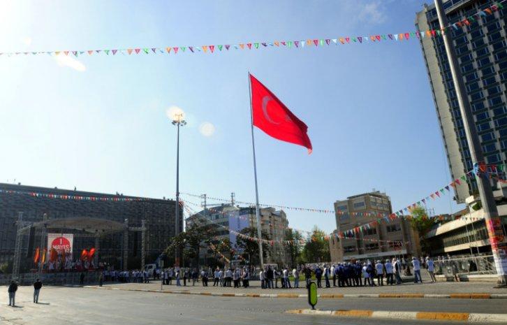  Taksim'de 1 Mayıs coşkusu - Resim 1
