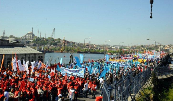  Taksim'de 1 Mayıs coşkusu - Resim 40