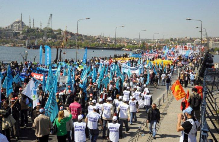  Taksim'de 1 Mayıs coşkusu - Resim 39