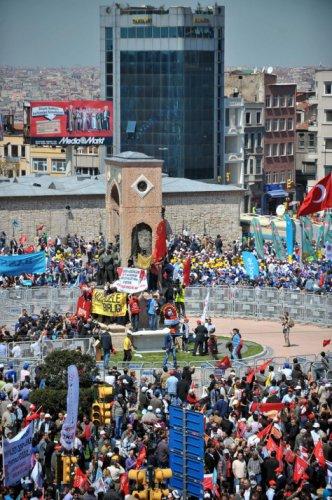  Taksim'de 1 Mayıs coşkusu - Resim 41