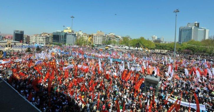  Taksim'de 1 Mayıs coşkusu - Resim 37