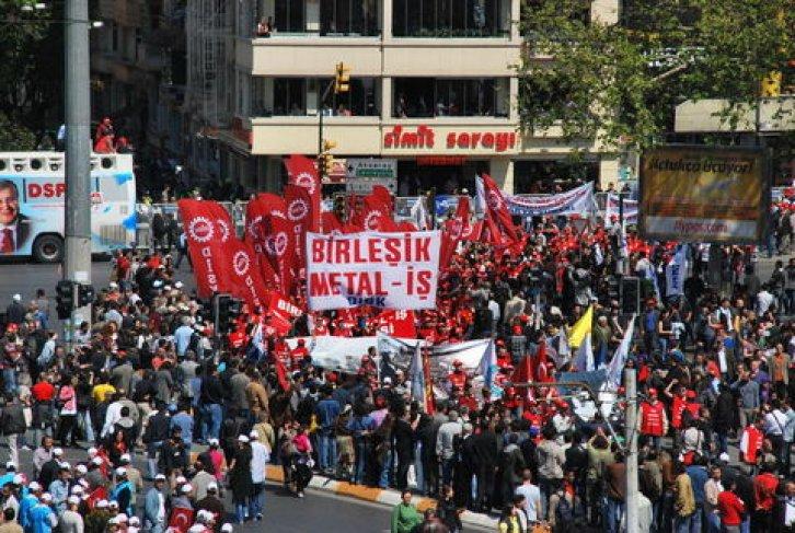  Taksim'de 1 Mayıs coşkusu - Resim 31