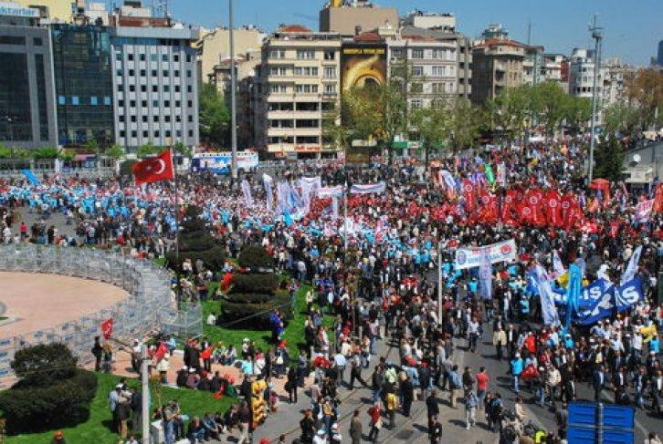  Taksim'de 1 Mayıs coşkusu - Resim 30