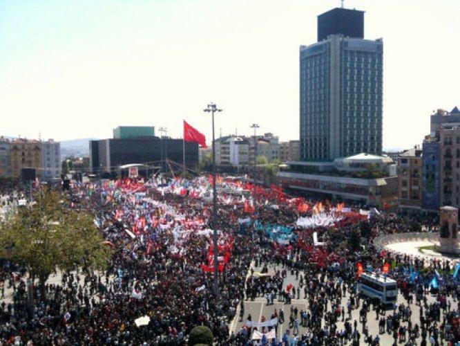  Taksim'de 1 Mayıs coşkusu - Resim 18