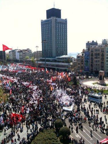  Taksim'de 1 Mayıs coşkusu - Resim 17