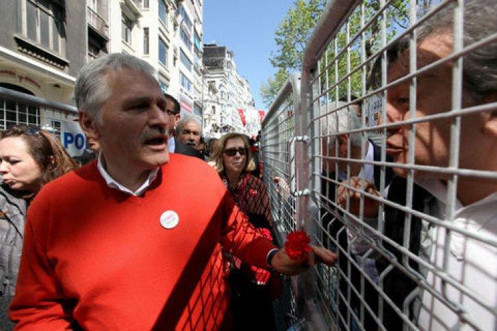  Taksim'de 1 Mayıs coşkusu - Resim 27