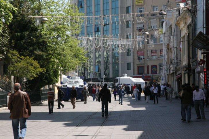 Beyoğlu esnafından ilginç 1 Mayıs önlemi - Resim 3