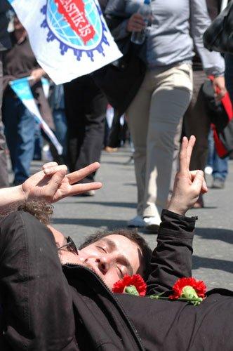 Coşkulu 1 Mayıs'tan enteresan kareler - Resim 20