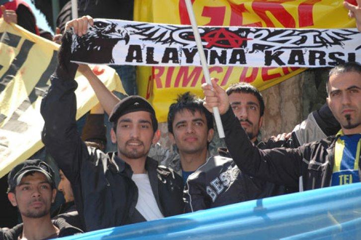 Coşkulu 1 Mayıs'tan enteresan kareler - Resim 24