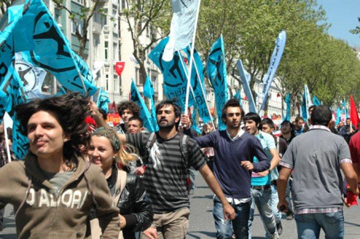 Coşkulu 1 Mayıs'tan enteresan kareler - Resim 12