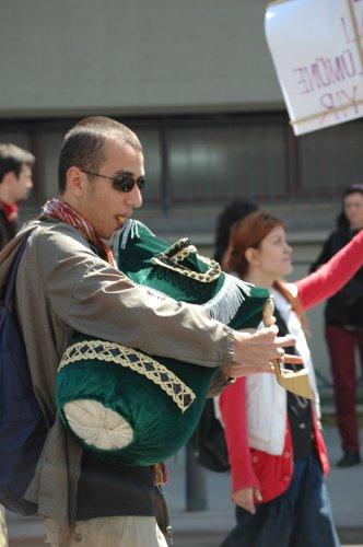 Coşkulu 1 Mayıs'tan enteresan kareler - Resim 16