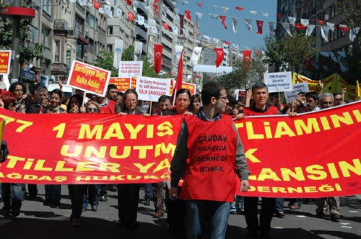 Coşkulu 1 Mayıs'tan enteresan kareler - Resim 9