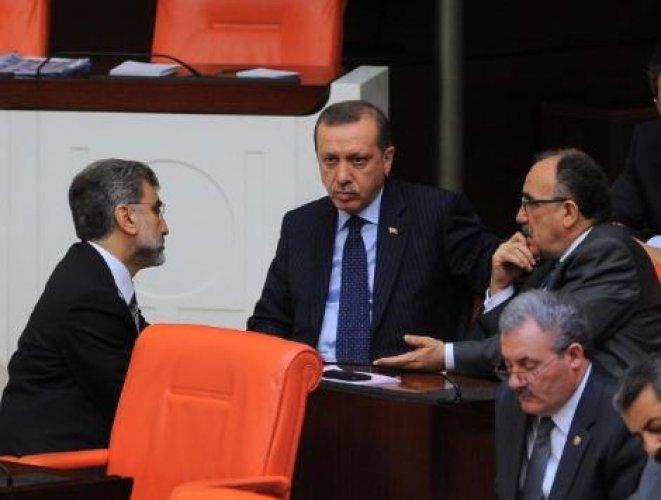Parti kapatma oylamasında AKP'ye şok