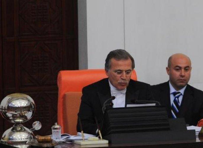 Parti kapatma oylamasında AKP'ye şok