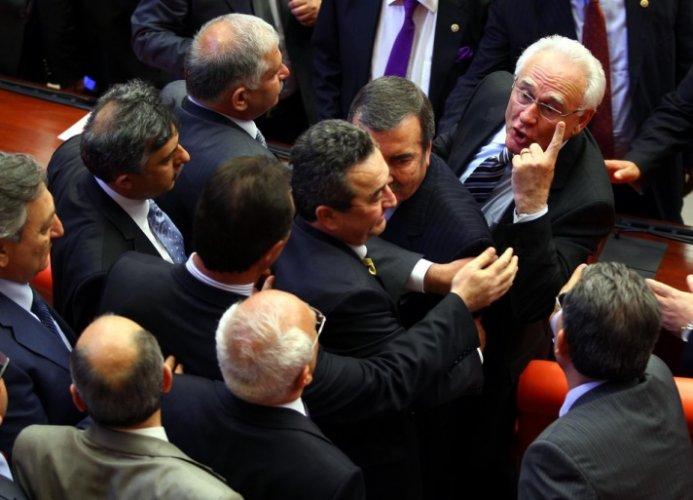 Meclis'te Atatürk kavgası 