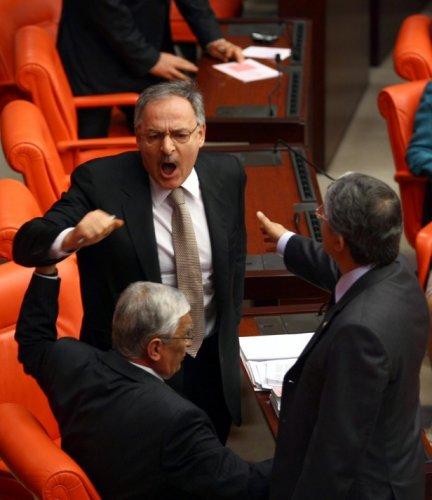 Meclis'te Atatürk kavgası 