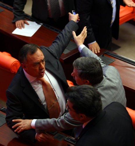 Meclis'te Atatürk kavgası 