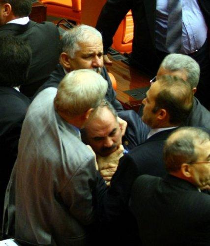 Meclis'te yumruklar konuştu - Resim 41