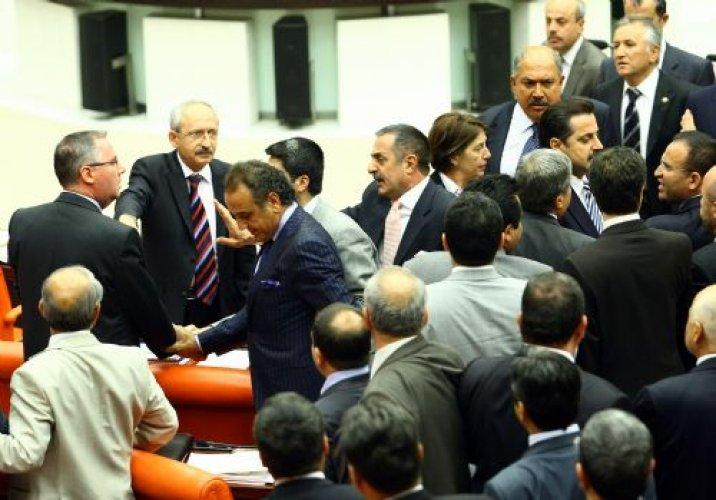 Meclis'te yumruklar konuştu - Resim 33