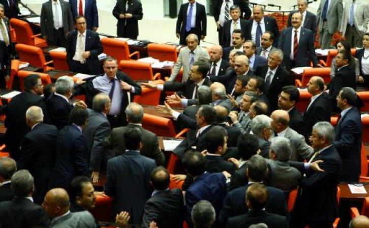 Meclis'te yumruklar konuştu - Resim 26