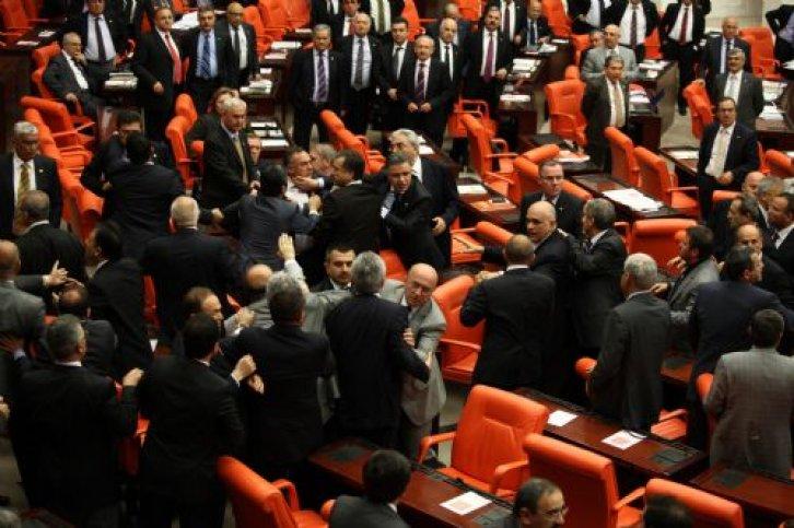 Meclis'te yumruklar konuştu - Resim 2